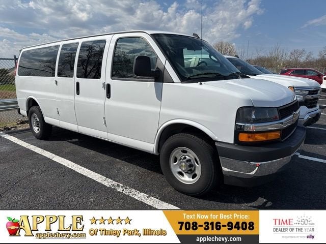 2024 Chevrolet Express Passenger 3500 1LT