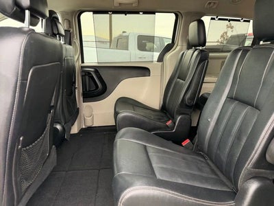 2016 Chrysler Town & Country Touring