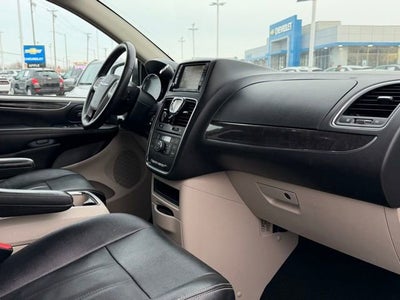 2016 Chrysler Town & Country Touring