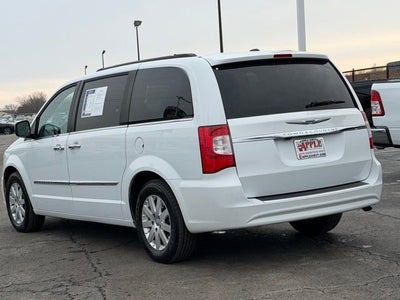 2016 Chrysler Town & Country Touring
