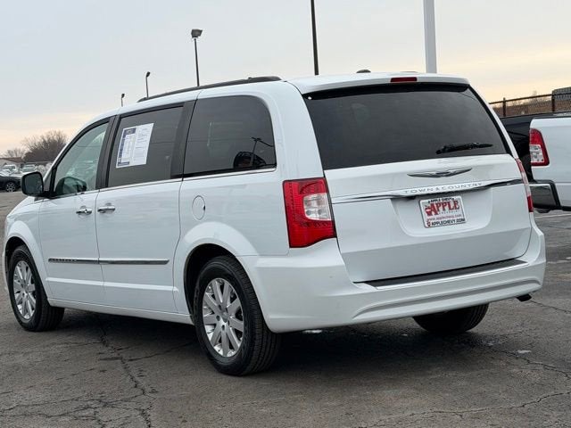 2016 Chrysler Town & Country Touring