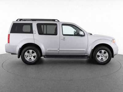 2005 Nissan Pathfinder LE