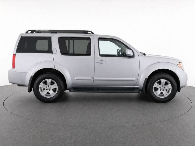 2005 Nissan Pathfinder LE