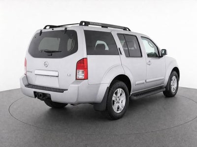 2005 Nissan Pathfinder LE