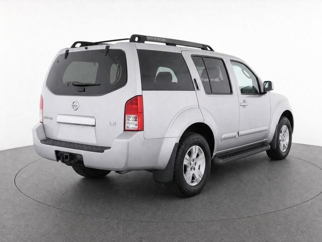 2005 Nissan Pathfinder LE