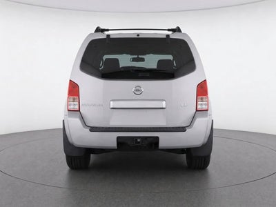 2005 Nissan Pathfinder LE