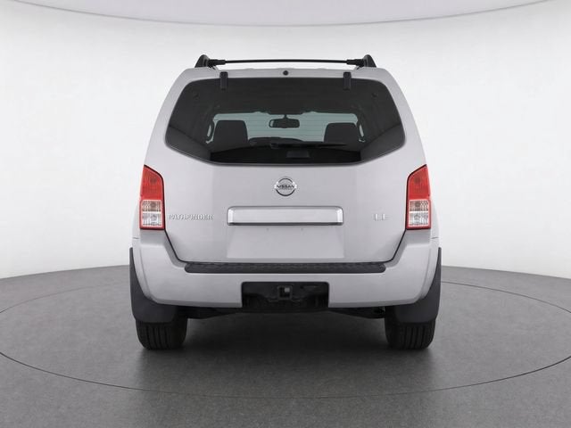 2005 Nissan Pathfinder LE