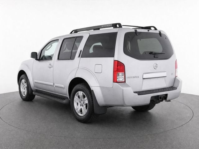 2005 Nissan Pathfinder LE