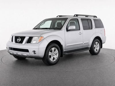 2005 Nissan Pathfinder LE