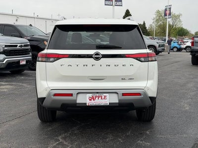 2023 Nissan Pathfinder SL